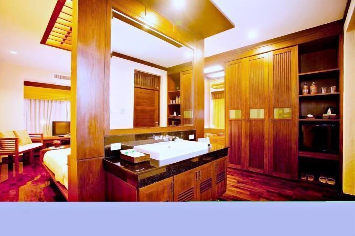 1 bedroom, minibar, in-room safe, desk