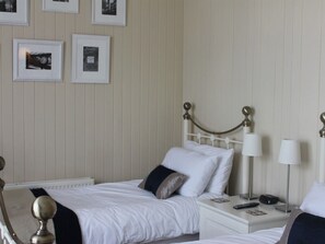 Chambre avec lits jumeaux, salle de bains attenante (( The Blue Room))