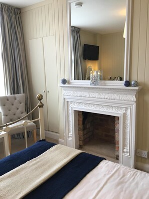 Twin Room, Ensuite (( The Blue Room)) | Interior - Ashbury Bed and Breakfast (Malvern)