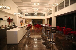Cocktail bar