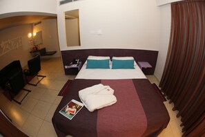 In-room safe, desk, soundproofing, free WiFi - Altius Boutique Hotel (Nicosia)