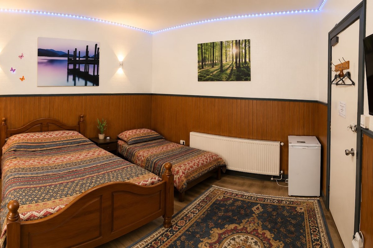 Suite, delt bad (Room 3)