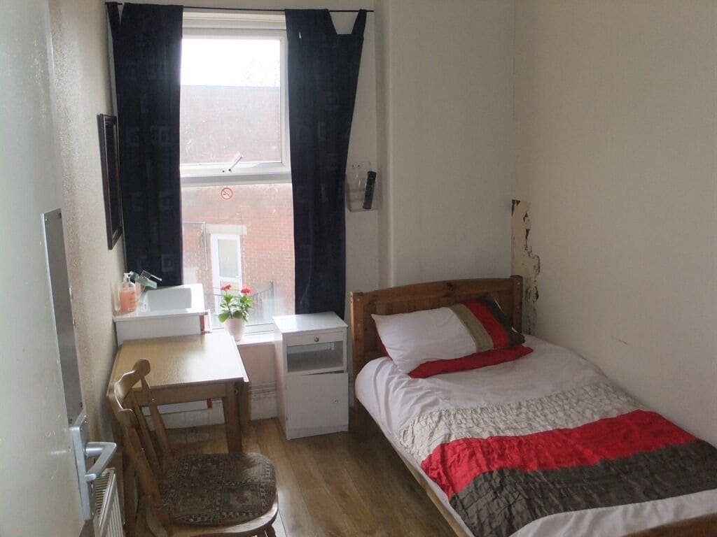 Habitación individual, baño compartido