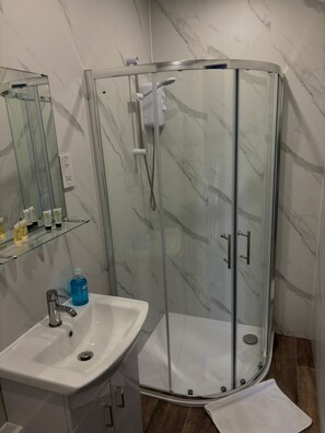 Double Room, Ensuite | Bathroom - The Waterford Arms (Whitley Bay)