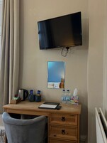 Double Room, Ensuite, Sea View | Room amenity