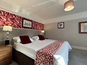 Large Double Twin Family En-suite | Bathroom