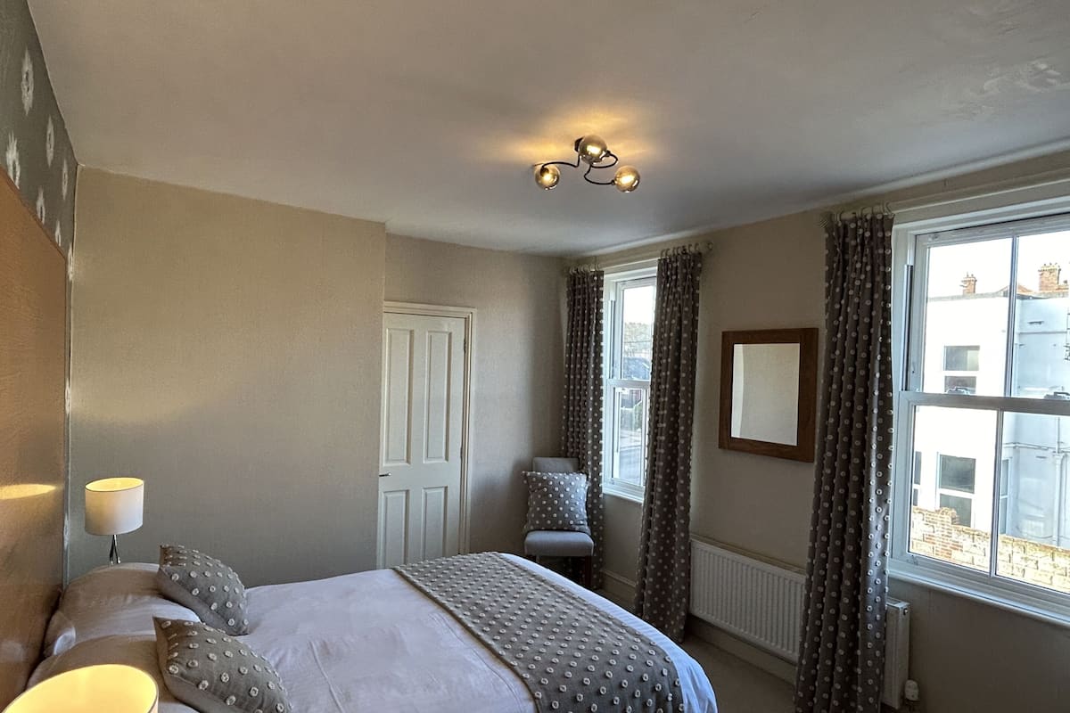 Double En-suite | Iron/ironing board