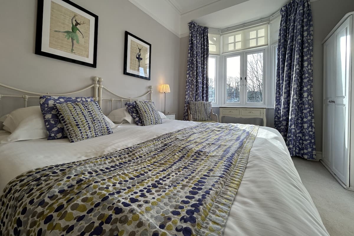 Large Double Twin Family En-suite | Iron/ironing board