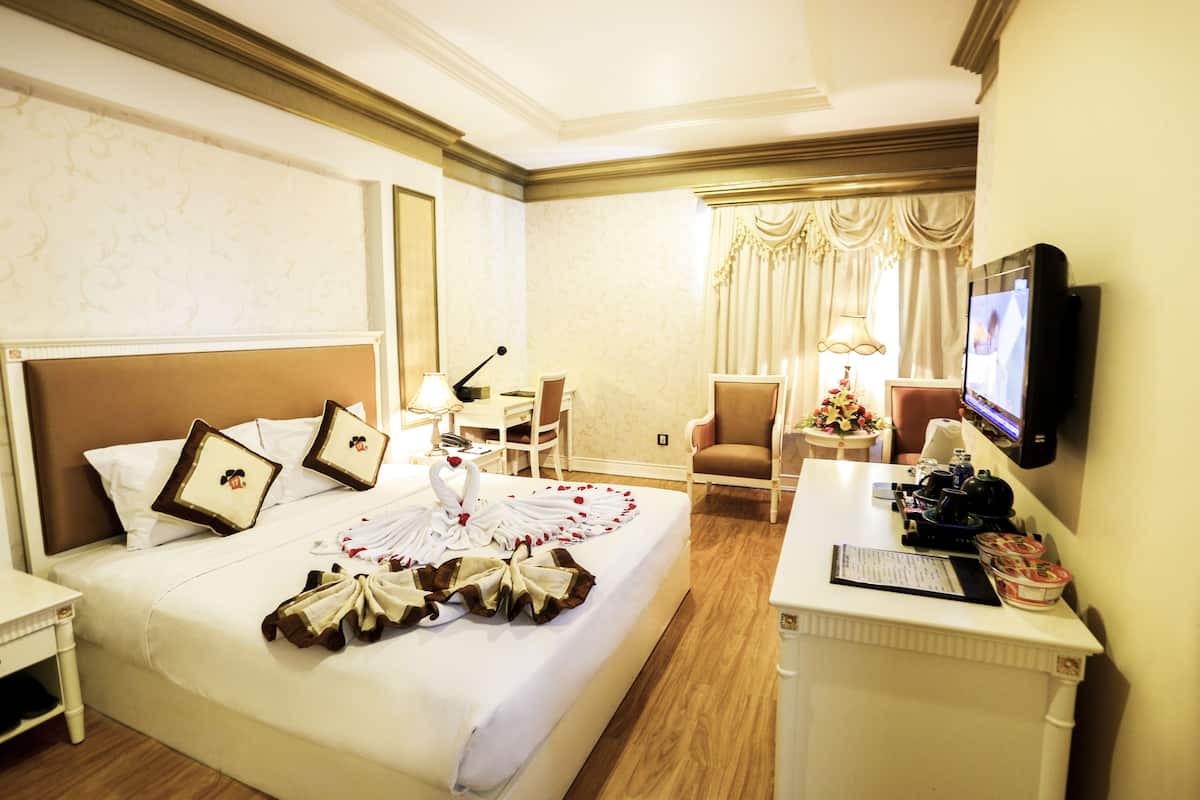 Egyptian cotton sheets, premium bedding, pillow-top beds, minibar