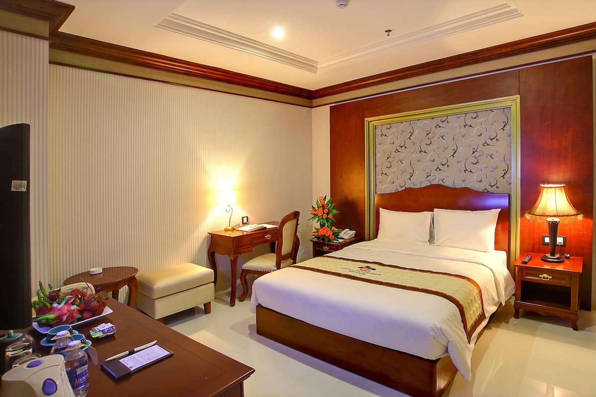 Egyptian cotton sheets, premium bedding, pillow-top beds, minibar