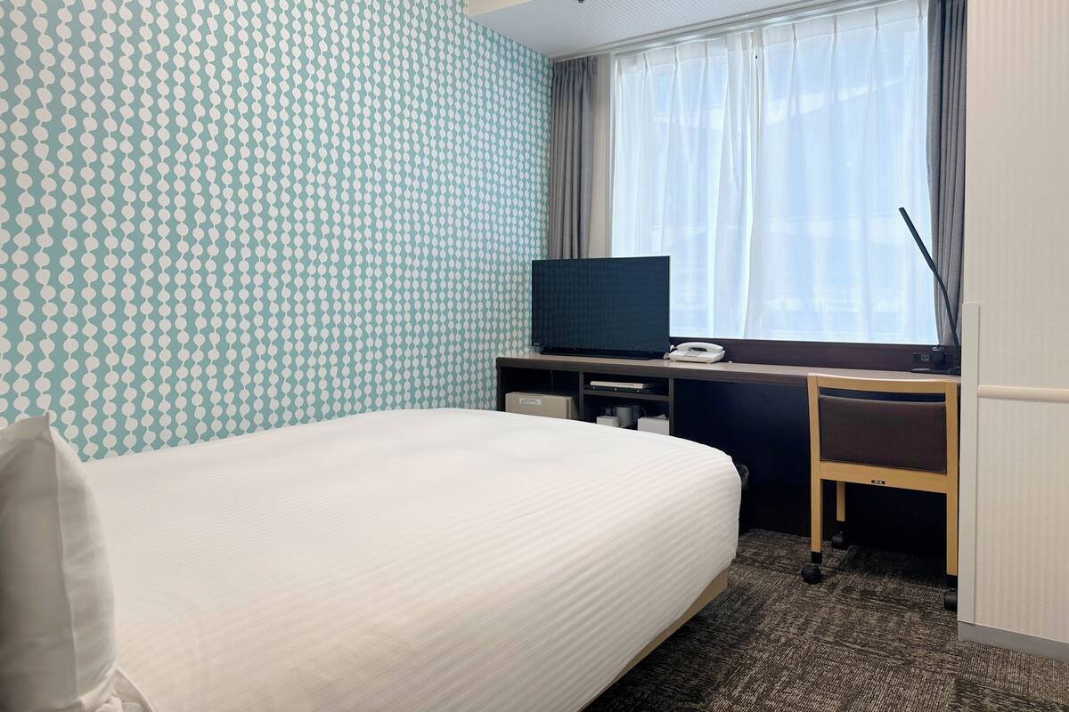 스탠다드 더블룸, 금연 (Semi Double Room) | 오리/거위털 이불, 객실 내 금고, 책상, 노트북 작업 공간