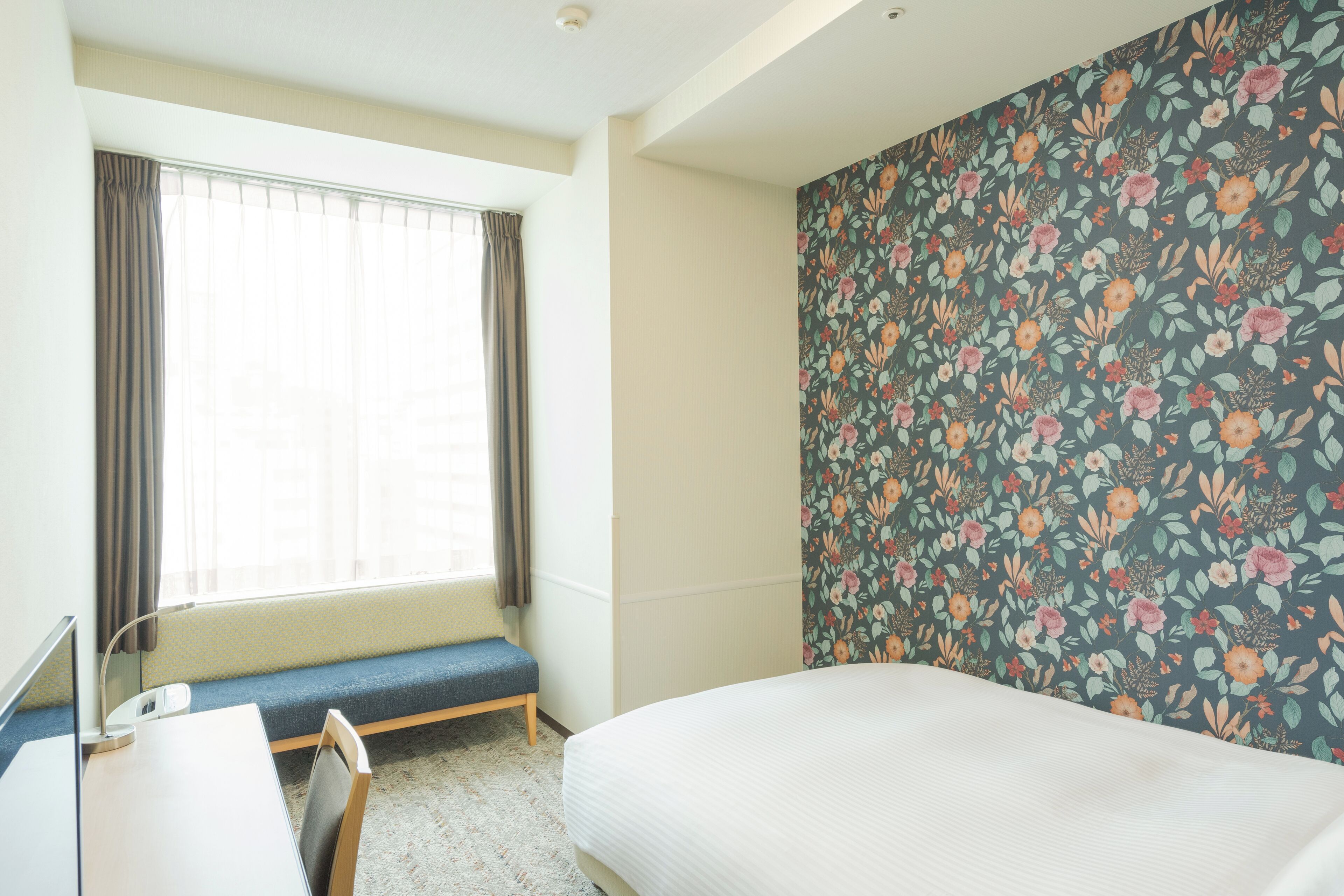 Double Room, 1 Double Bed, Non Smoking (Rose Floor) | In-room safe, desk, laptop workspace, soundproofing