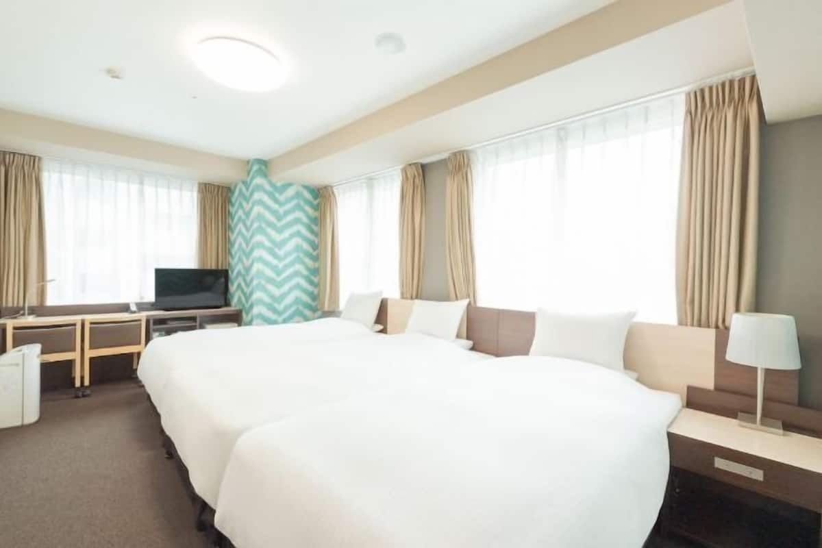 In-room safe, desk, laptop workspace, soundproofing