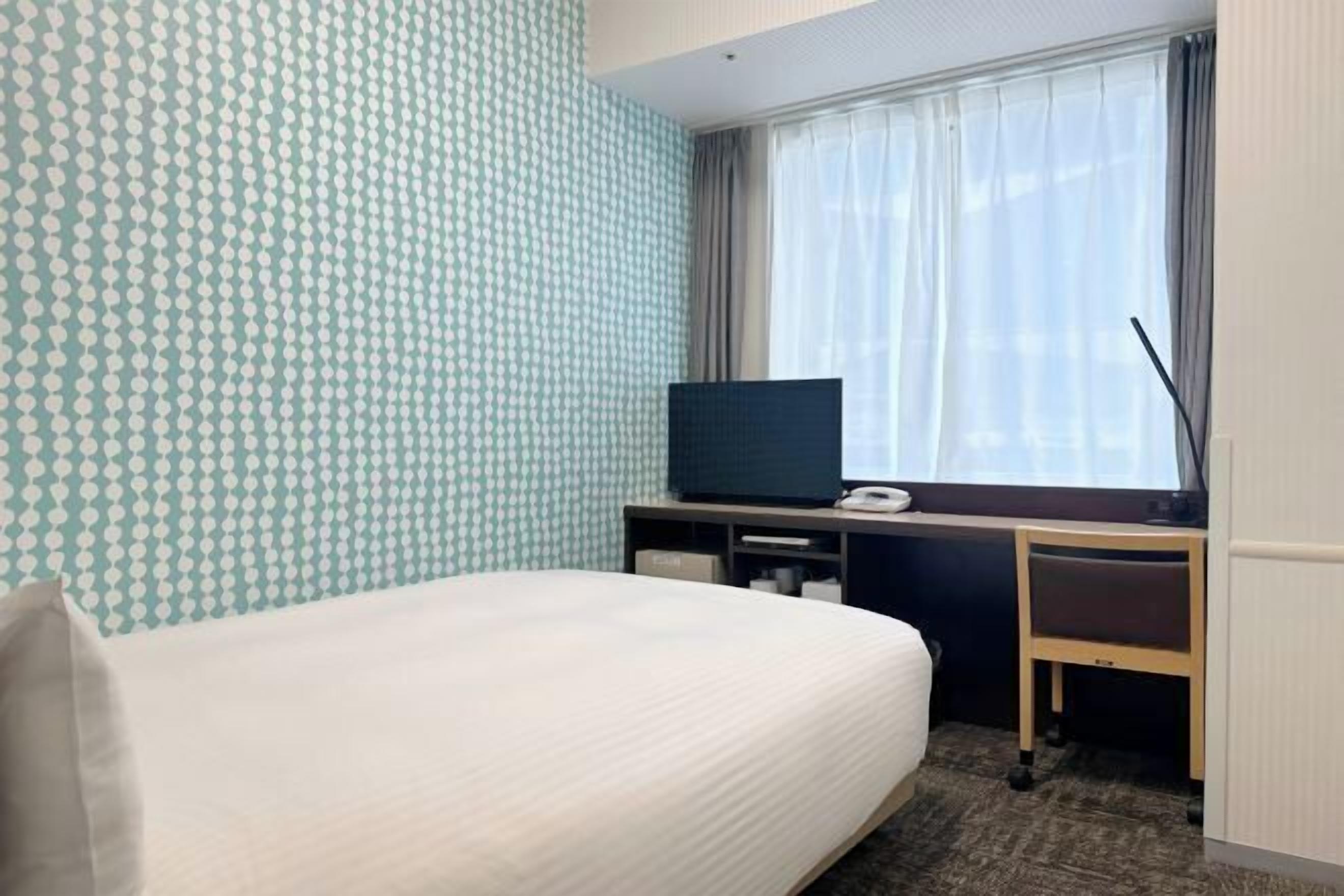 In-room safe, desk, laptop workspace, soundproofing