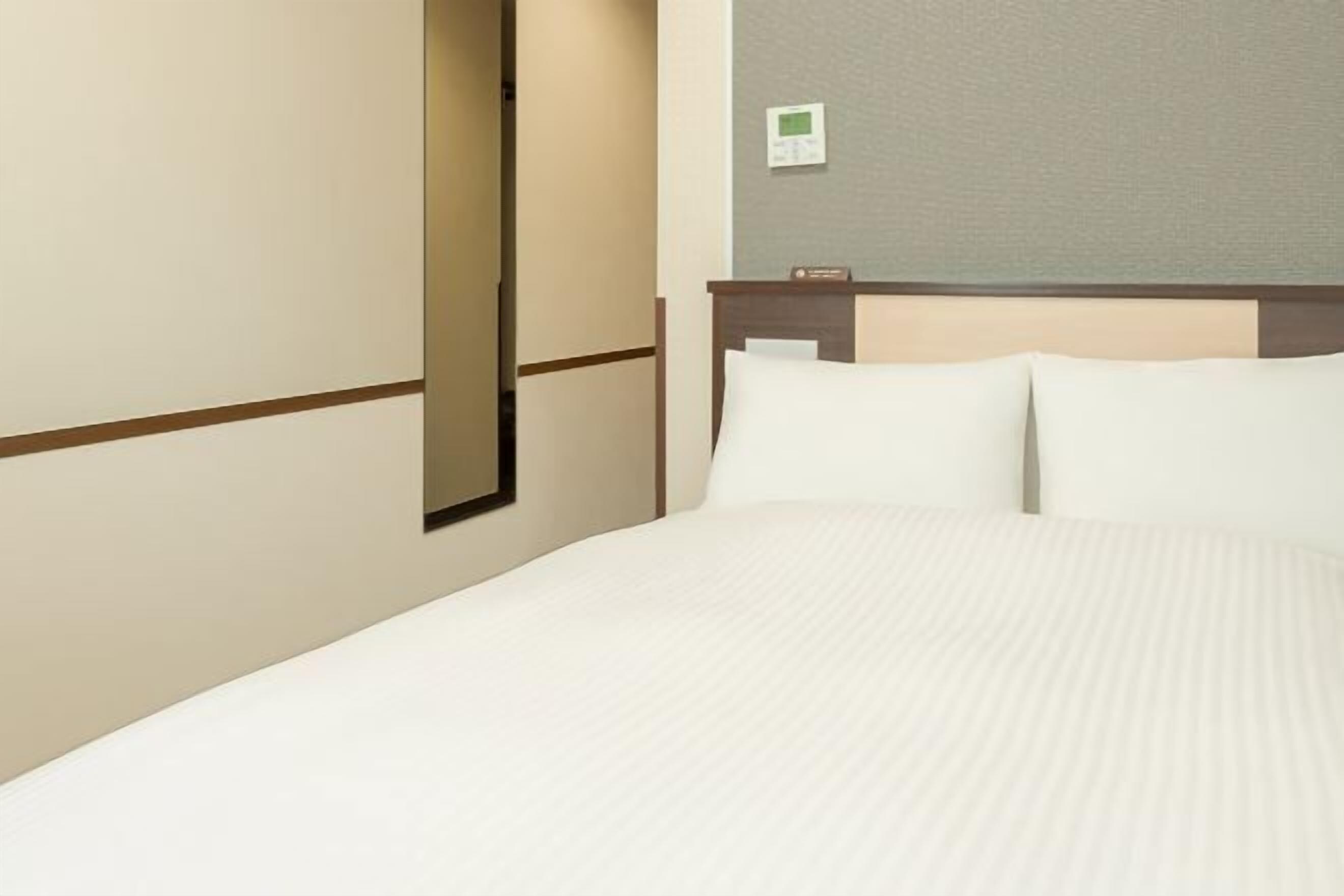 Down duvets, in-room safe, desk, laptop workspace