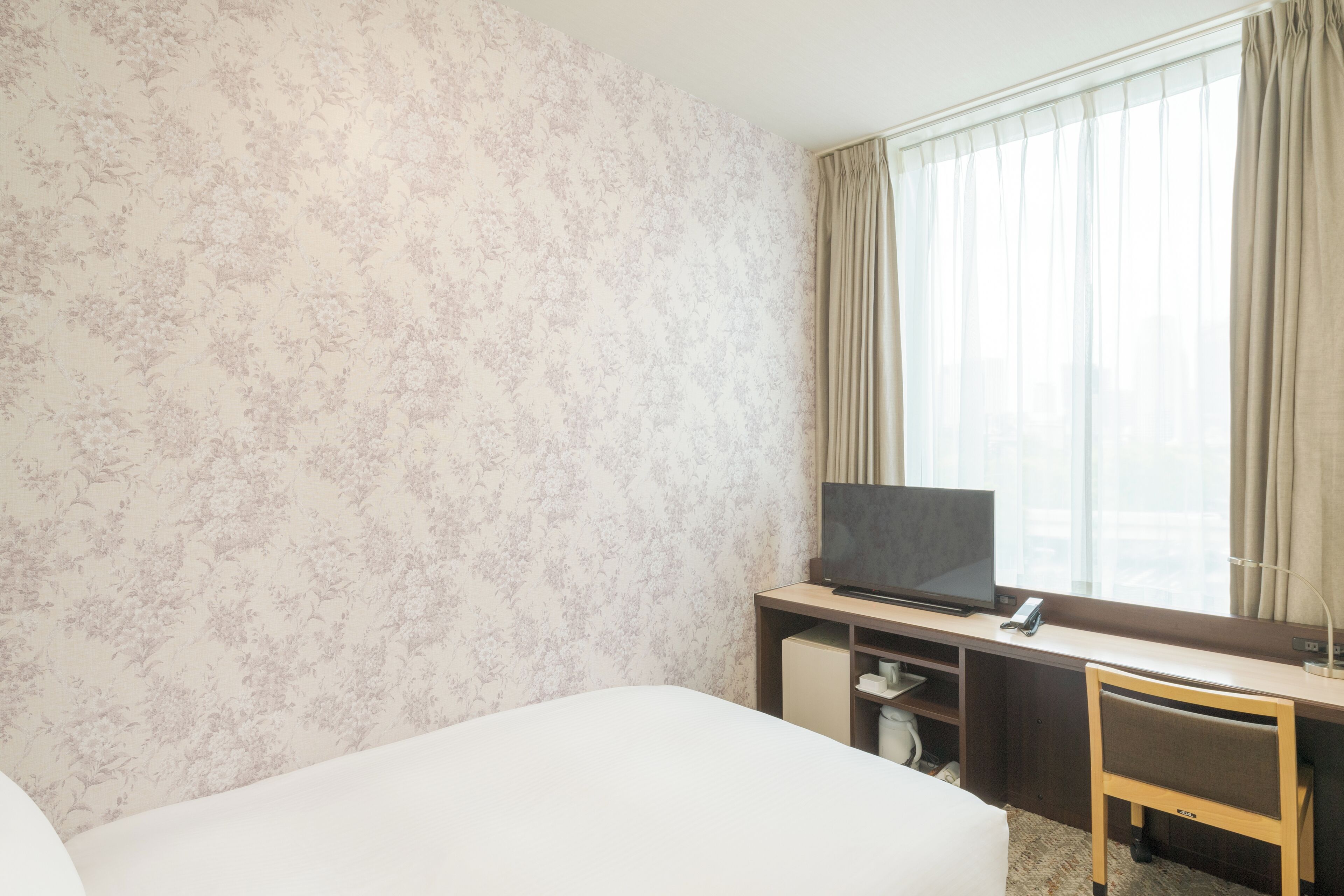 Semi Double Room - Rose Floor ,Non Smoking | In-room safe, desk, laptop workspace, soundproofing