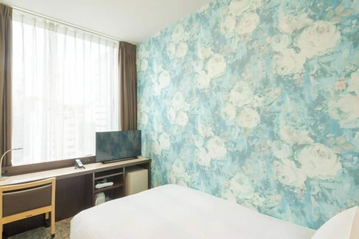 Zimmersafe, Schreibtisch, laptopgeeigneter Arbeitsplatz