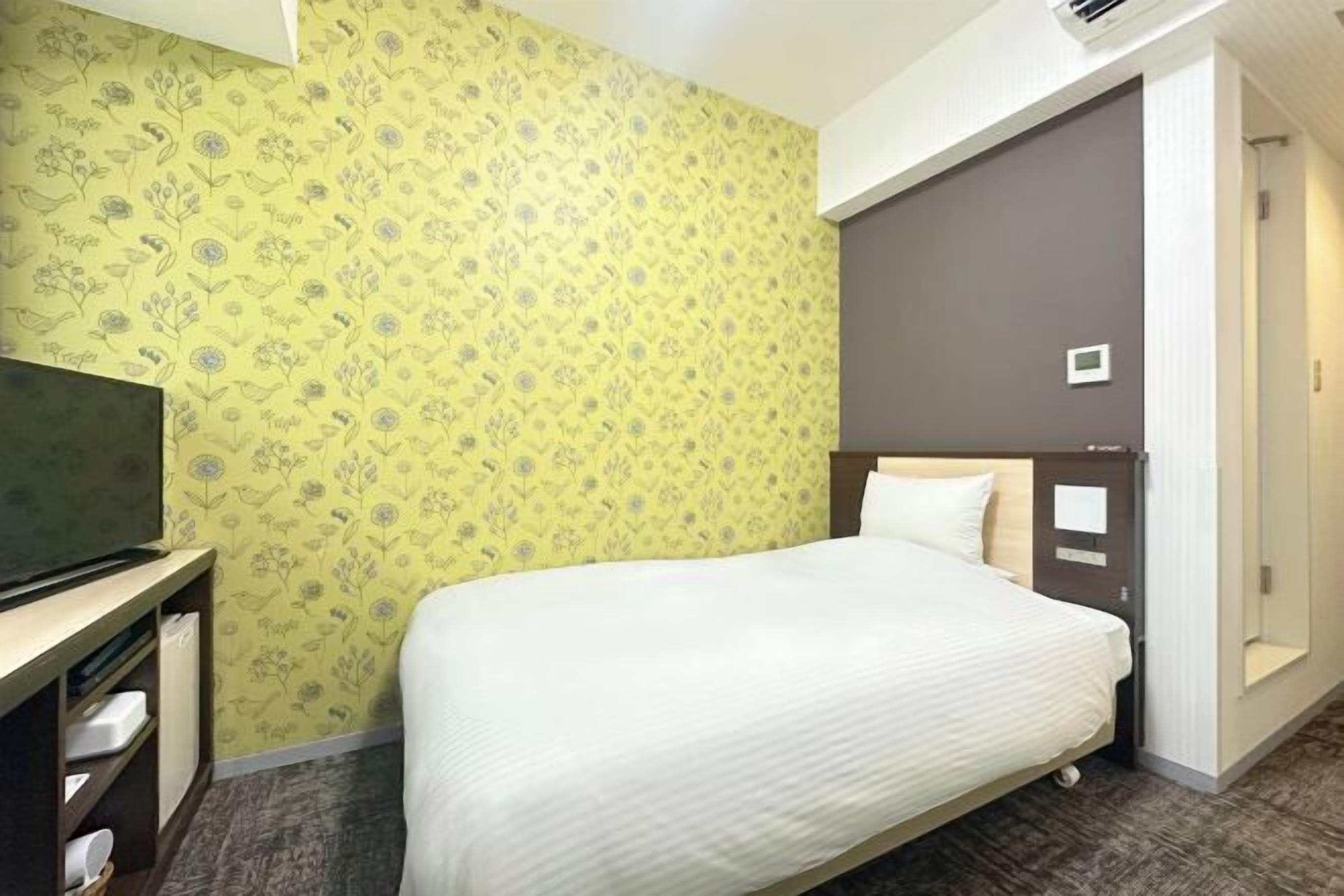 In-room safe, desk, laptop workspace, soundproofing