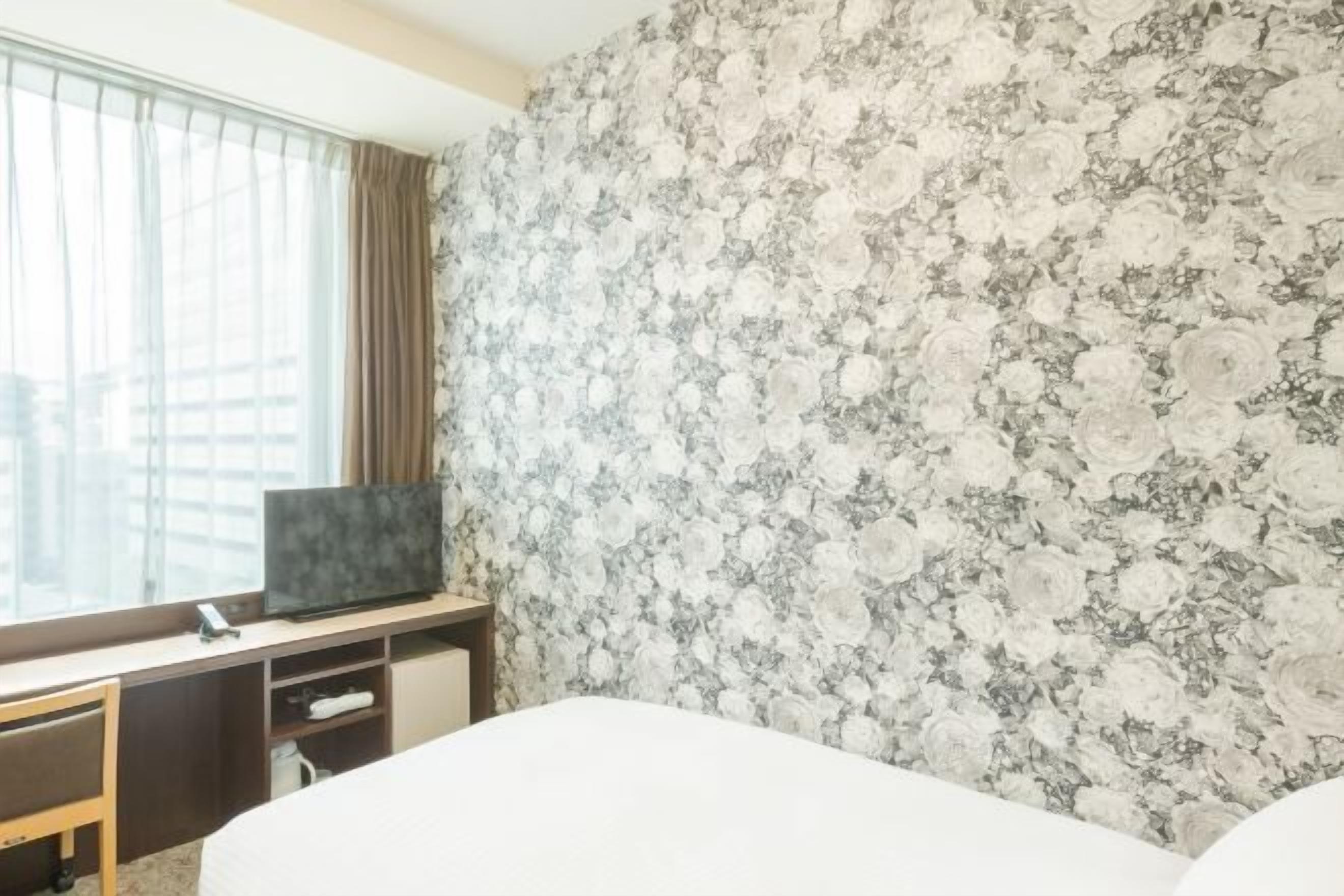 In-room safe, desk, laptop workspace, soundproofing