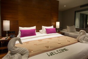 Superior Triple Room, Multiple Beds, Bathtub, Mountain View | 1 bedroom, minibar, in-room safe, desk - The Swiss Residence (Kandy)