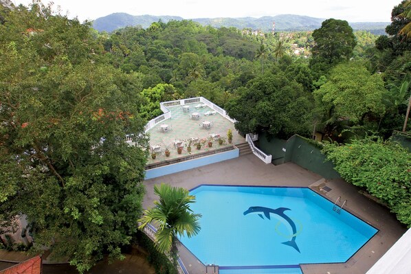 Outdoor pool - The Swiss Residence (Kandy)