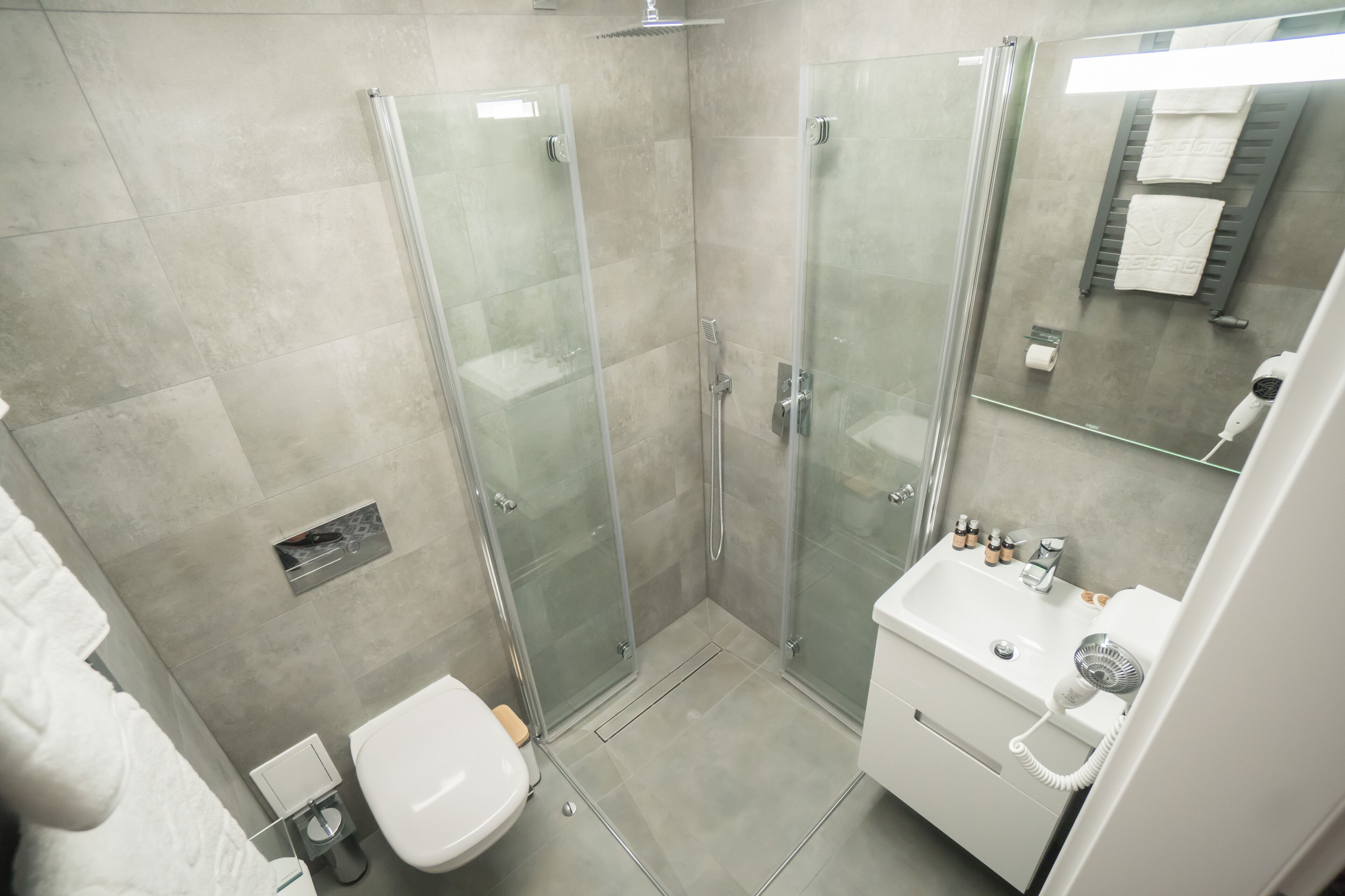 executive triple room | bathroom | shower, rainfall showerhead, hair dryer, towels
