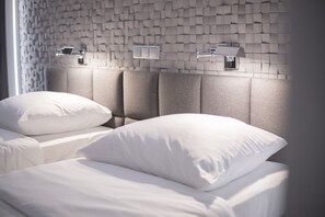 エグゼクティブ トリプルルーム | 高級寝具、デスク、ノートパ  ソコン用作業スペース、WiFi (無料)