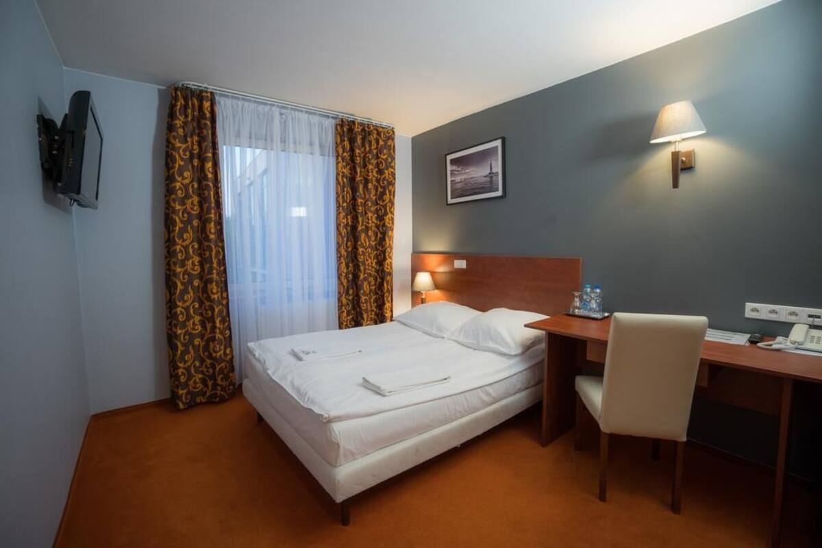 Economy Double Room | Premium bedding, desk, laptop workspace, WiFi (free)