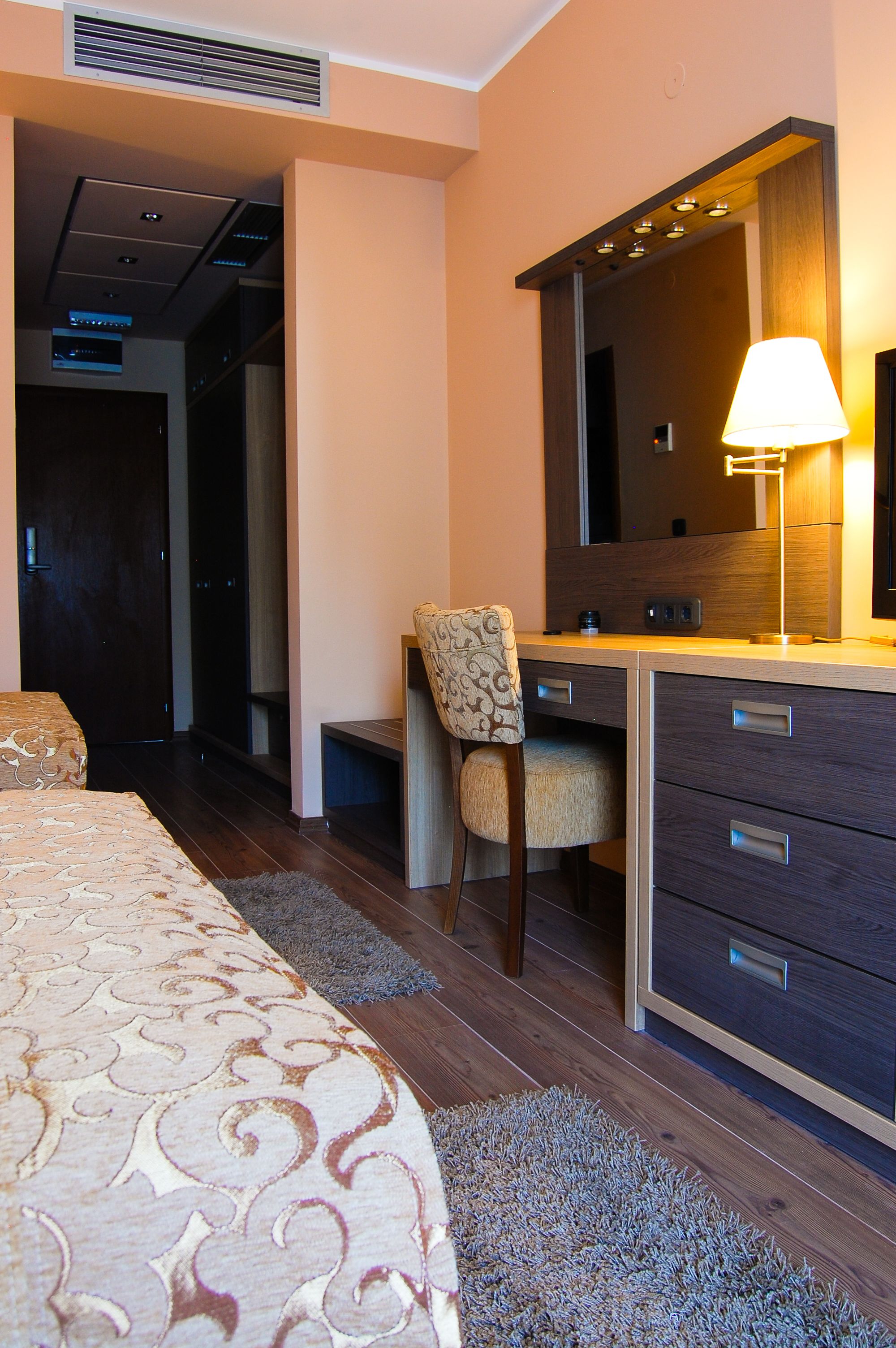 classic twin room, 1 bedroom, smoking, park view | room amenity