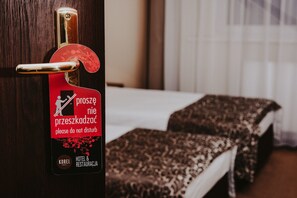 Standard Twin Room | In-room safe, desk, laptop workspace, blackout curtains - Korel Hotel (Poznan)