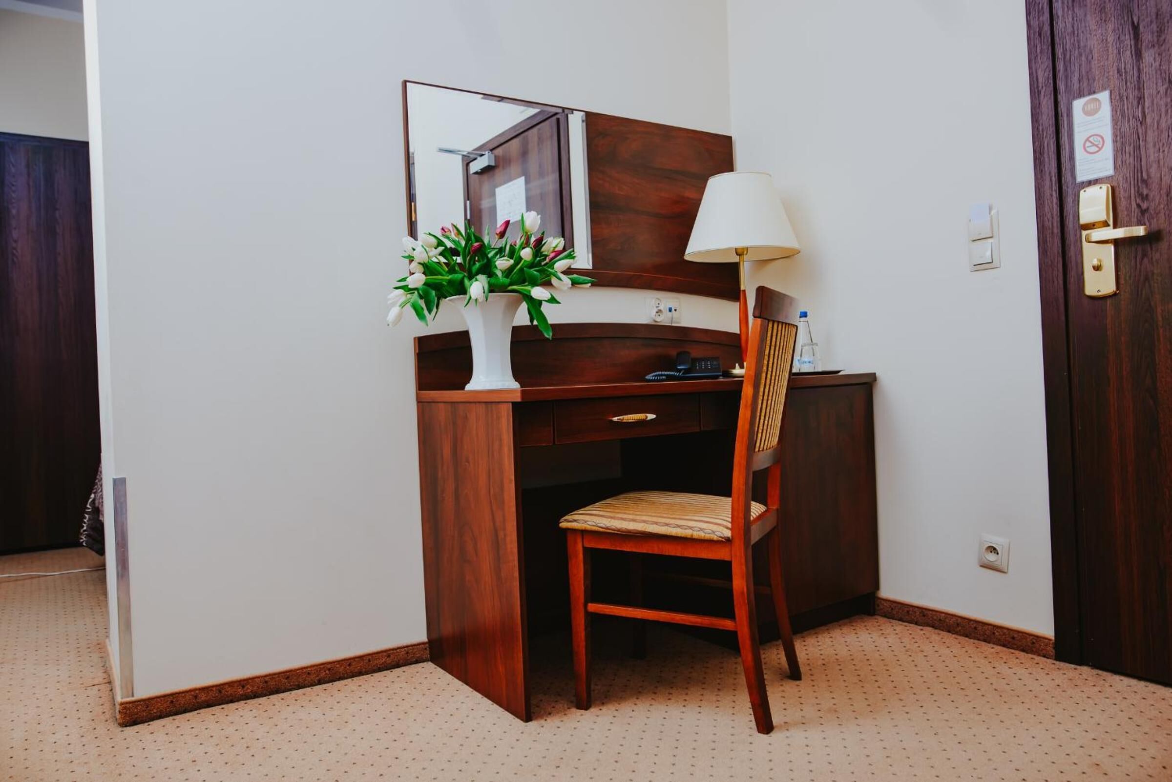 in-room safe, desk, laptop workspace, blackout curtains