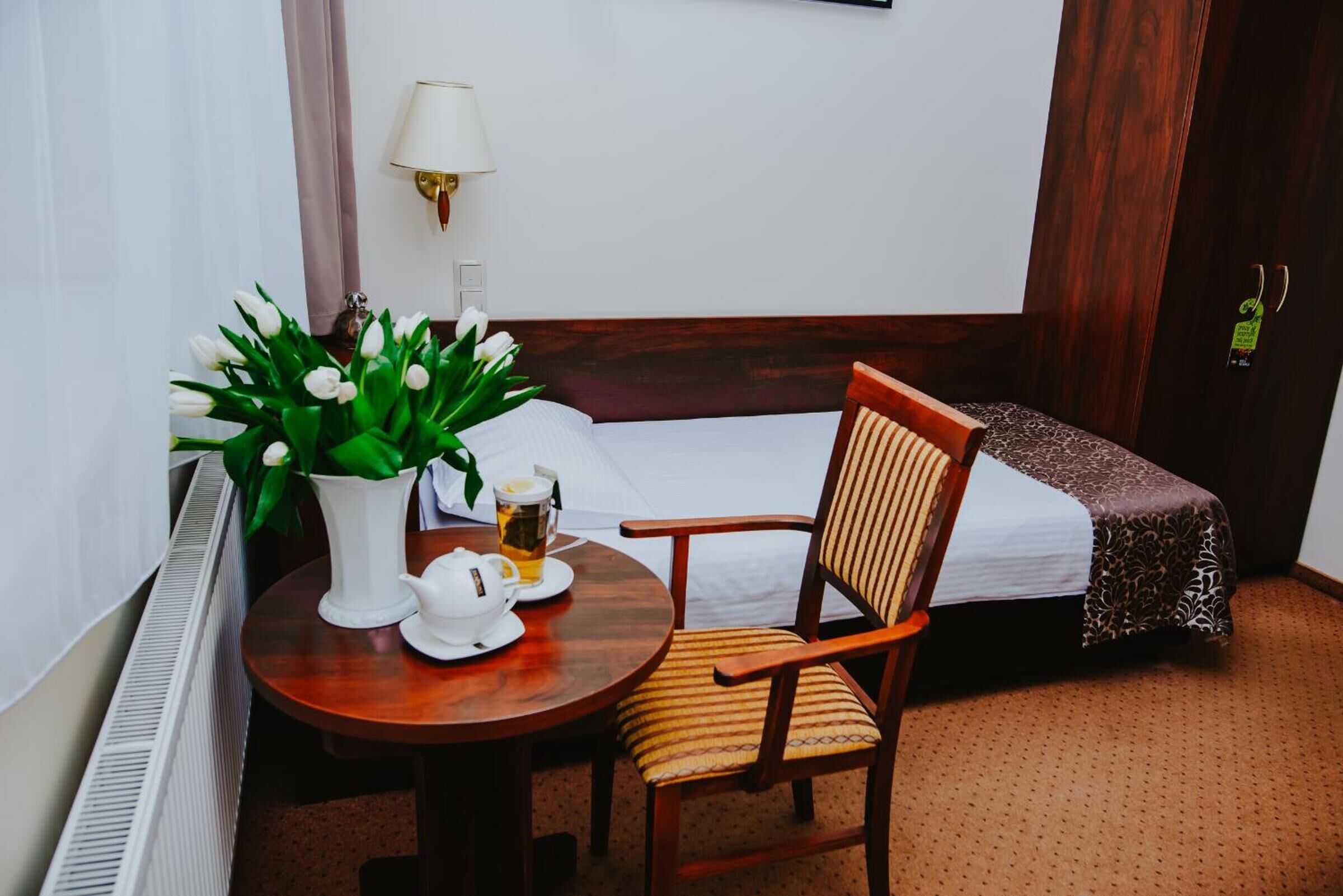 in-room safe, desk, laptop workspace, blackout curtains