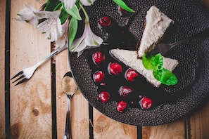 Breakfast, lunch and dinner served  - Korel Hotel (Poznan)