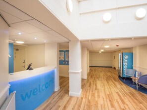 Lobby - Travelodge Perth Central (Perth)