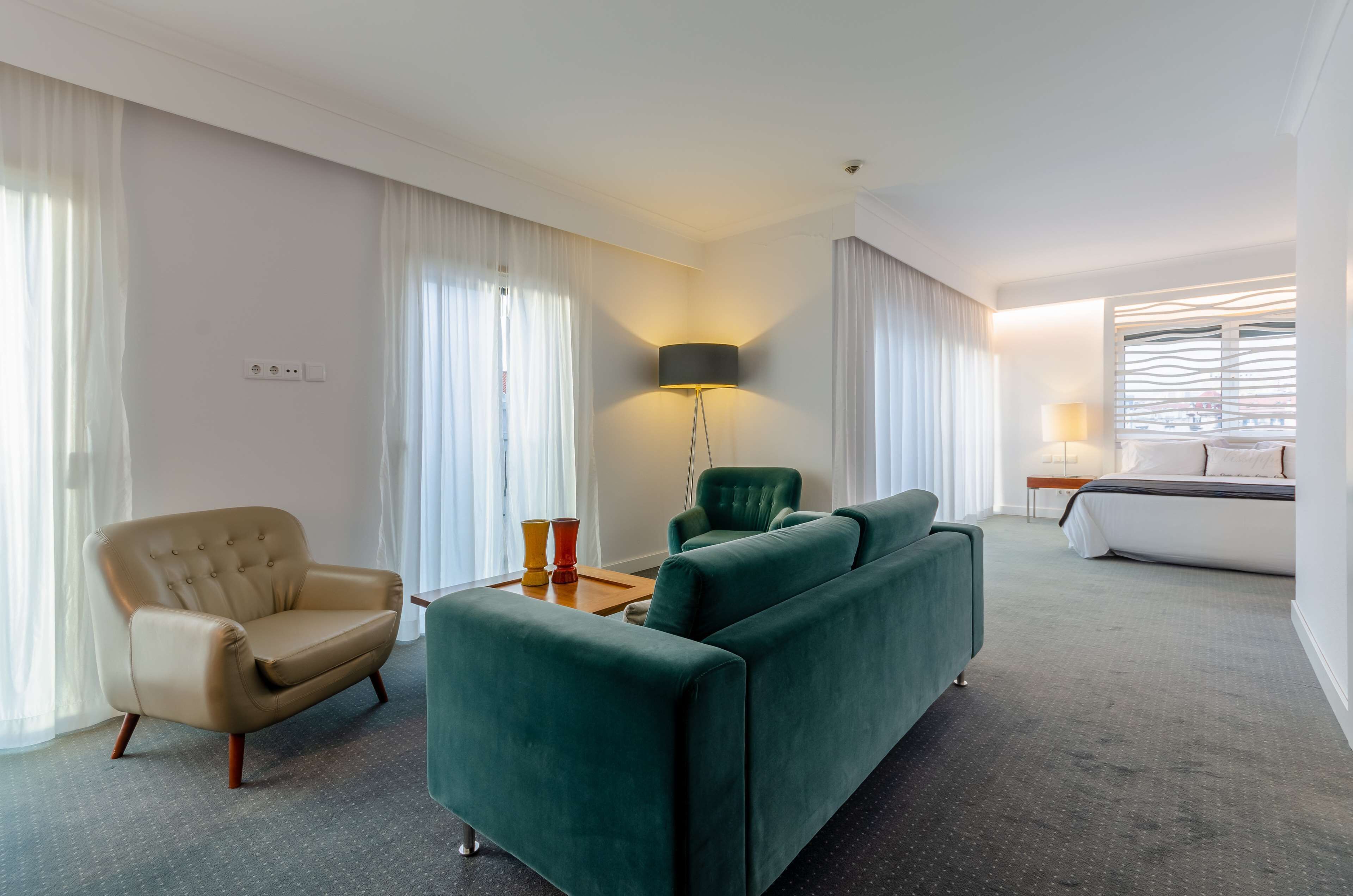 minibar, in-room safe, individually decorated, desk