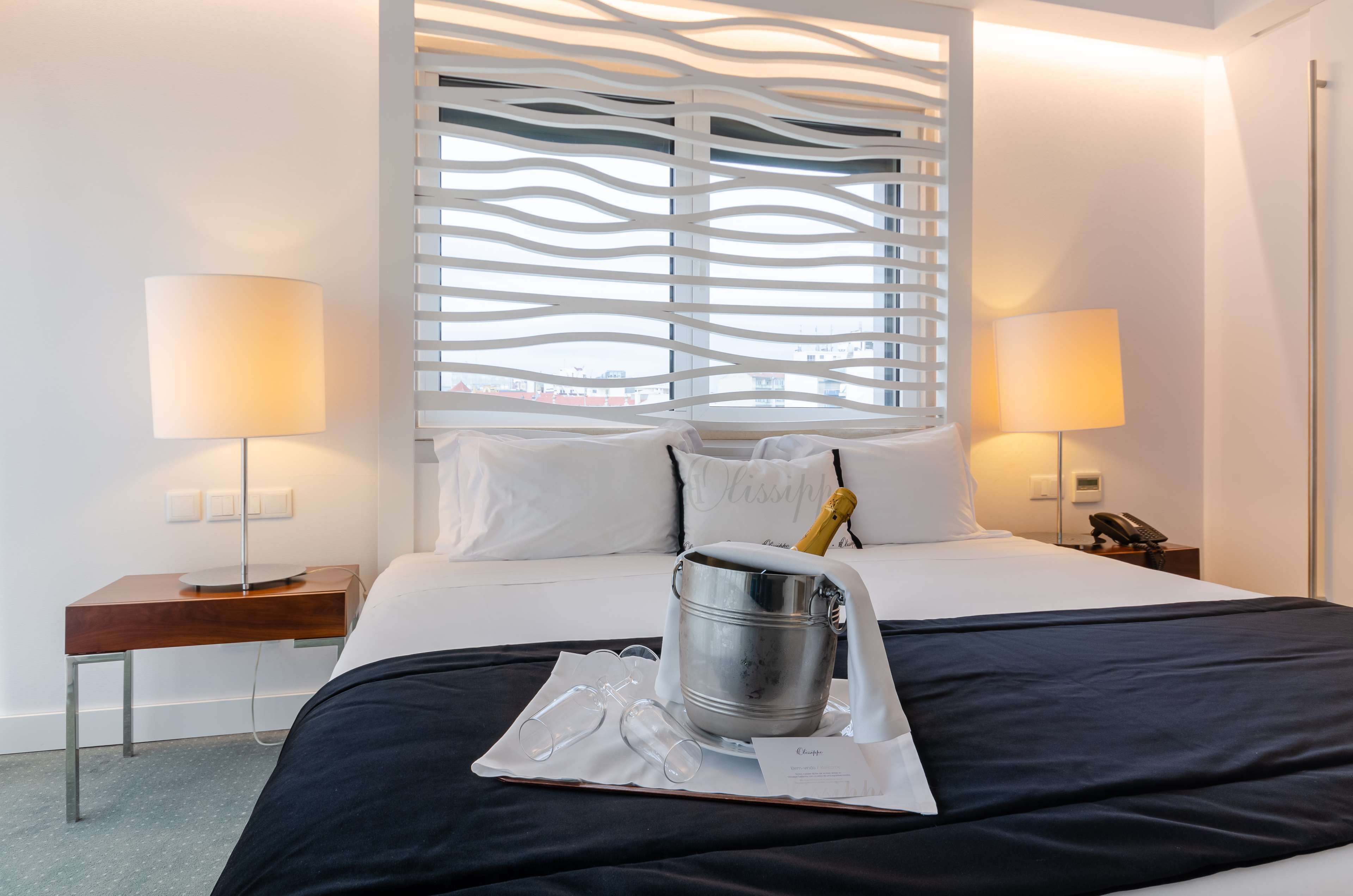 Een minibar, een kluis op de kamer, individueel gedecoreerd, een bureau