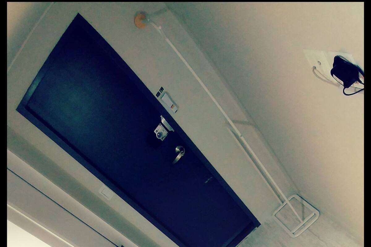 Escritorio, wifi gratis y ropa de cama