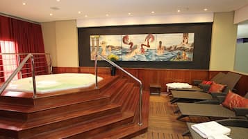 Indoor spa tub