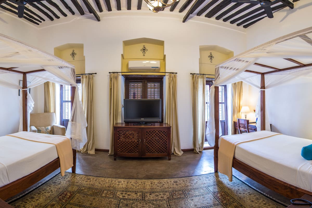 Deluxe Twin Room (Burdani) | Premium bedding, minibar, in-room safe, individually decorated