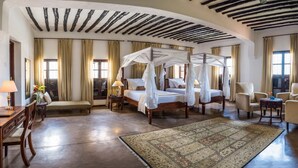 Senior Suite (Sulaima) | Premium bedding, minibar, in-room safe, desk - Kisiwa House (Zanzibar Town)