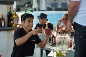 Poolside bar - Cliffside Resort Panglao (Panglao)