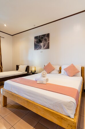 Ocean View Aircon Room | Minibar, in-room safe, desk, soundproofing - Cliffside Resort Panglao (Panglao)