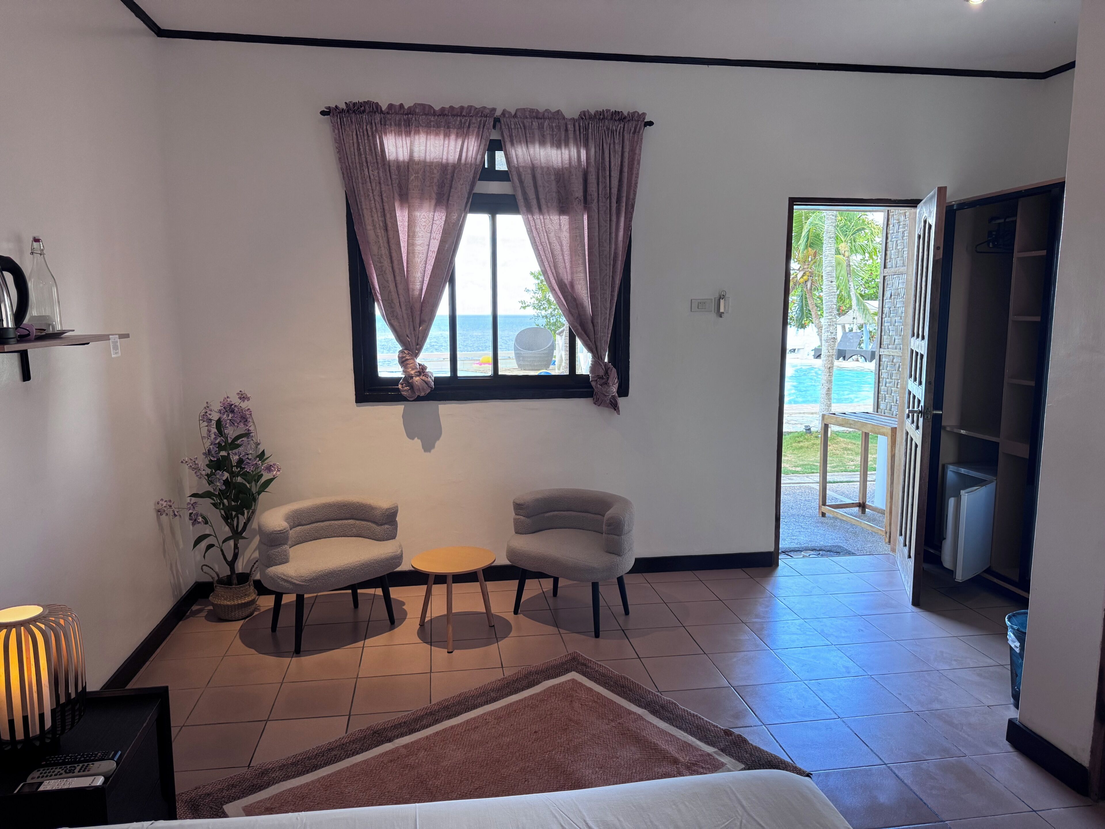 Phòng, quang cảnh biển (Aircon Room) | Minibar, két bảo mật tại phòng, bàn, phòng cách âm 