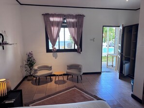 Seaview Room | Minibar, in-room safe, desk, soundproofing