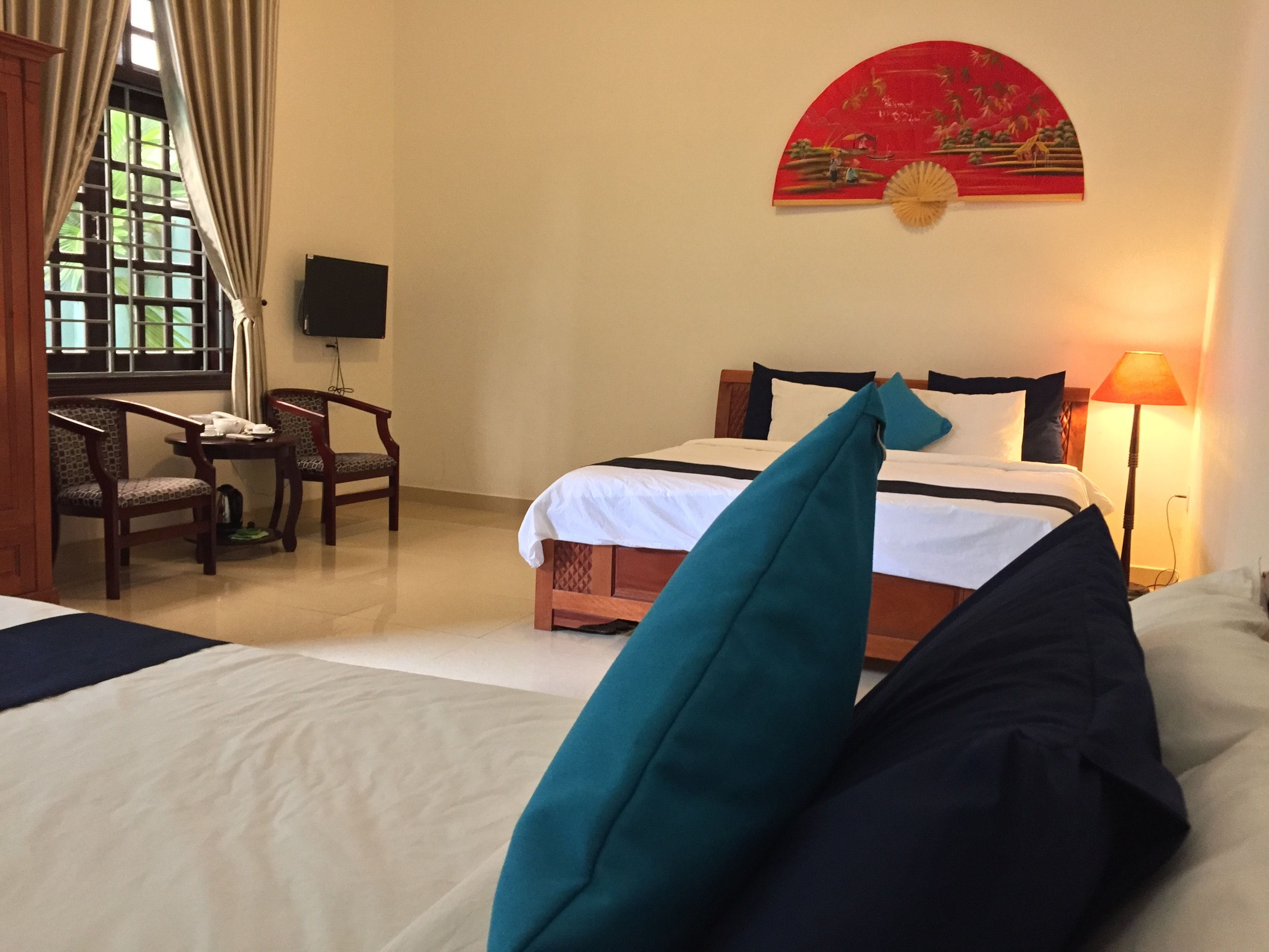 Suite | Living room | 32-inch LCD TV with cable channels, TV, DVD player