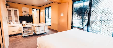 标准公寓, 1 间卧室, 无烟房 (Spa Suite (Dundas)) | 熨斗/熨衣板、婴儿床、免费 WiFi、床单