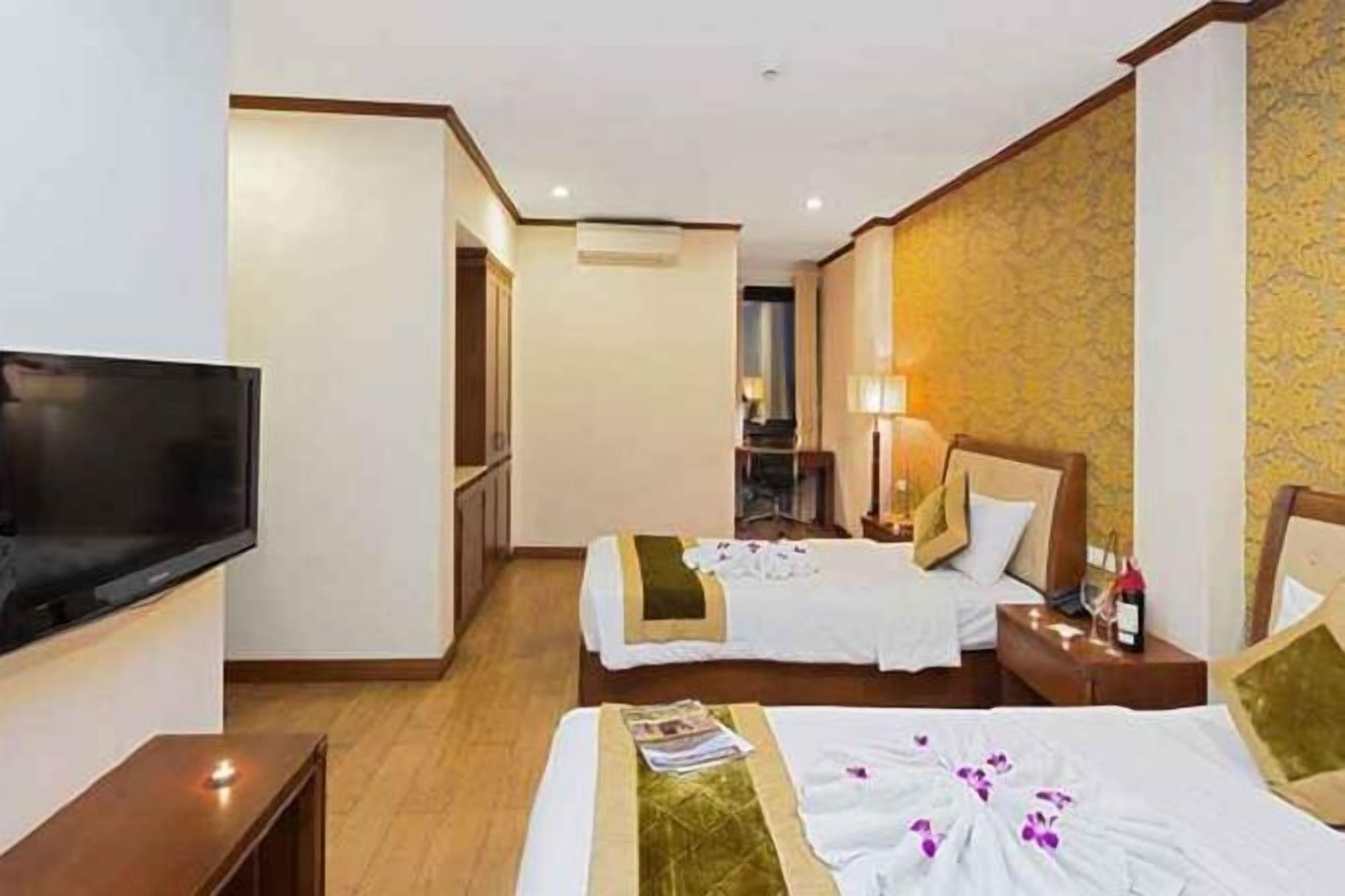 Minibar, coffres-forts dans les chambres, bureau, rideaux occultants