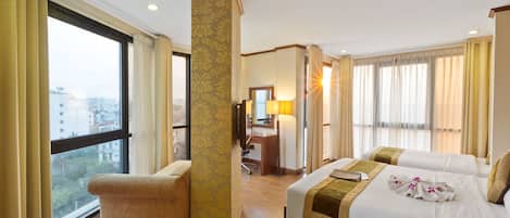 Connecting Rooms | 1 bedroom, minibar, in-room safe, desk