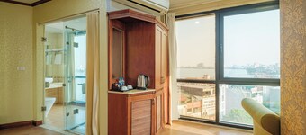 Sunset Westlake Hanoi Hotel