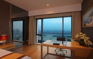 Superior-Zimmer, 1 King-Bett, Flussblick